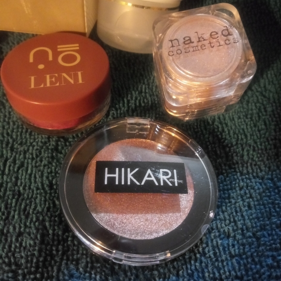 Brand New Make up lot. 15 pieces of new make up - Picture 6 of 12